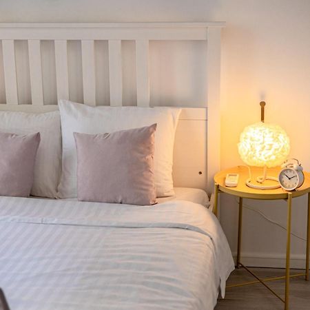 Domus Old Town Retreat Cozy & Central Bukares Bagian luar foto