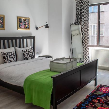 Domus Old Town Retreat Cozy & Central Bukares Bagian luar foto