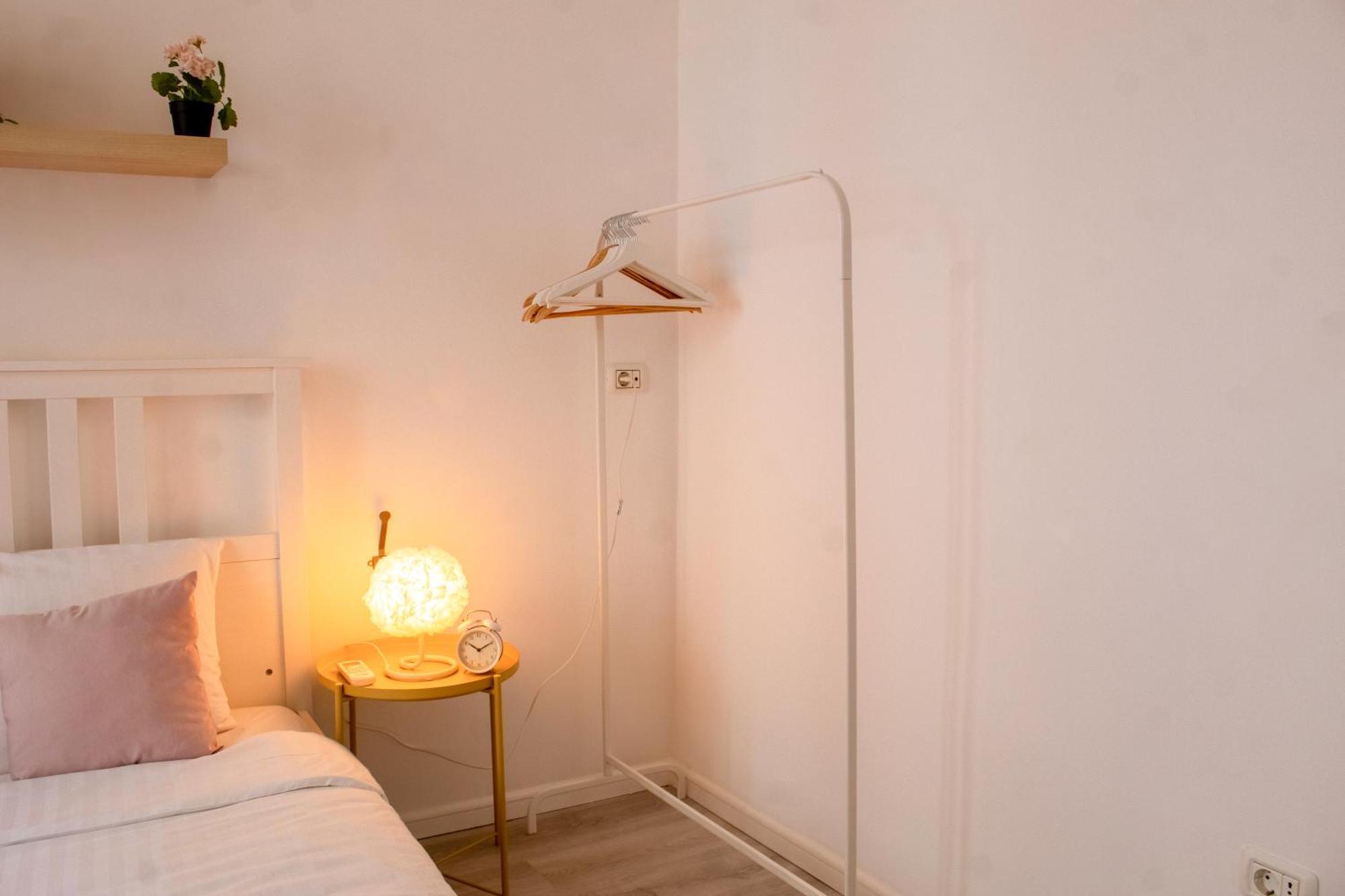 Domus Old Town Retreat Cozy & Central Bukares Bagian luar foto
