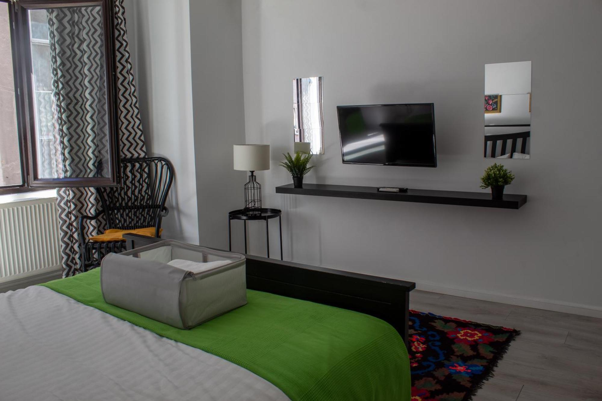 Domus Old Town Retreat Cozy & Central Bukares Bagian luar foto