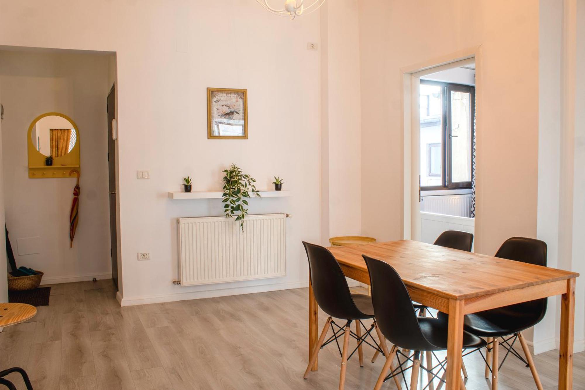 Domus Old Town Retreat Cozy & Central Bukares Bagian luar foto