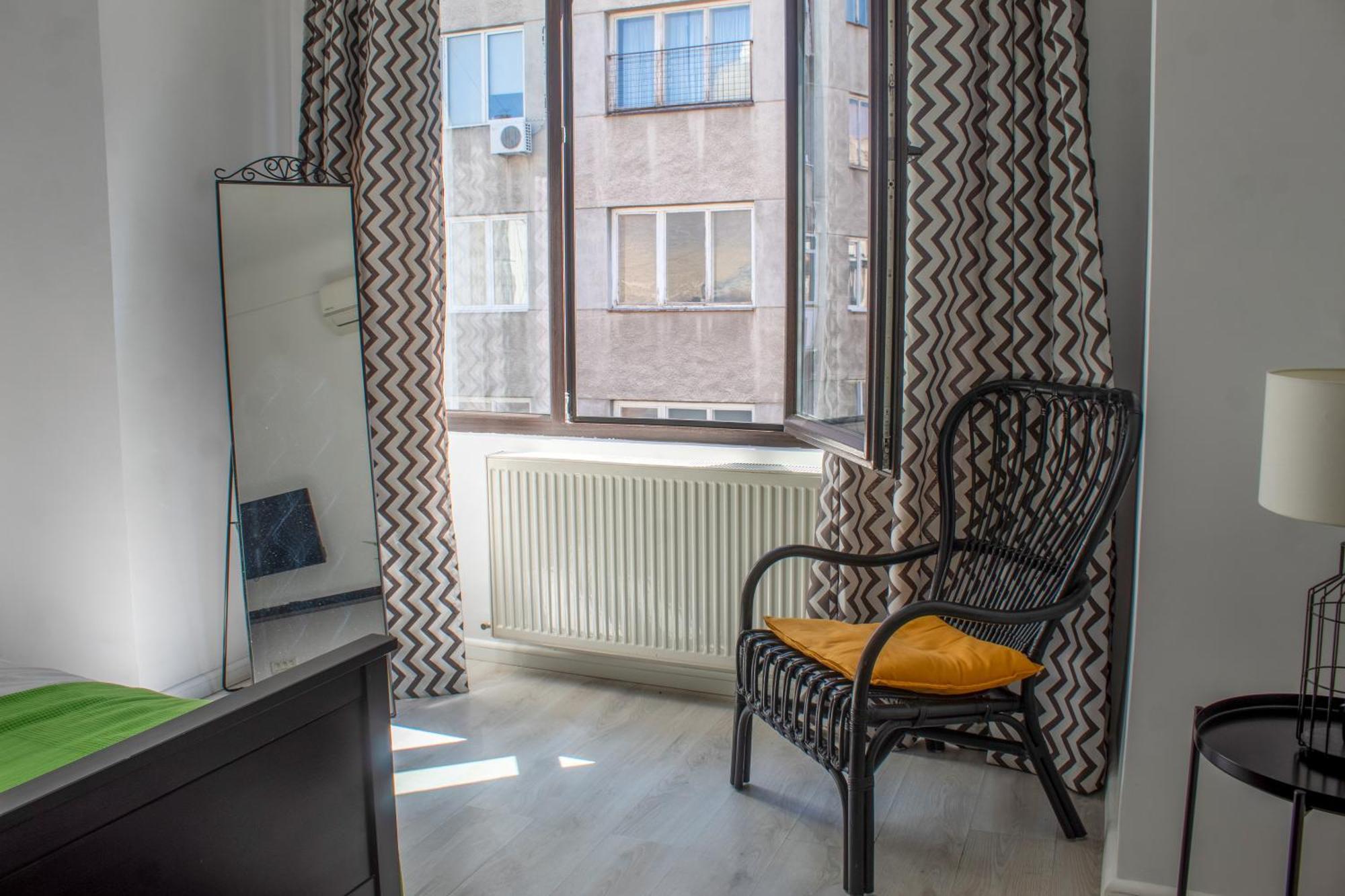 Domus Old Town Retreat Cozy & Central Bukares Bagian luar foto
