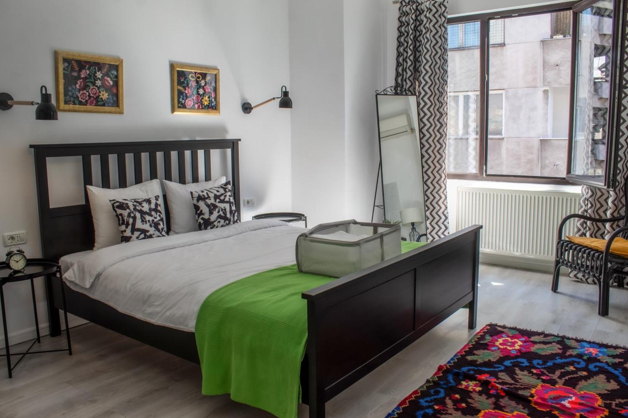 Domus Old Town Retreat Cozy & Central Bukares Bagian luar foto
