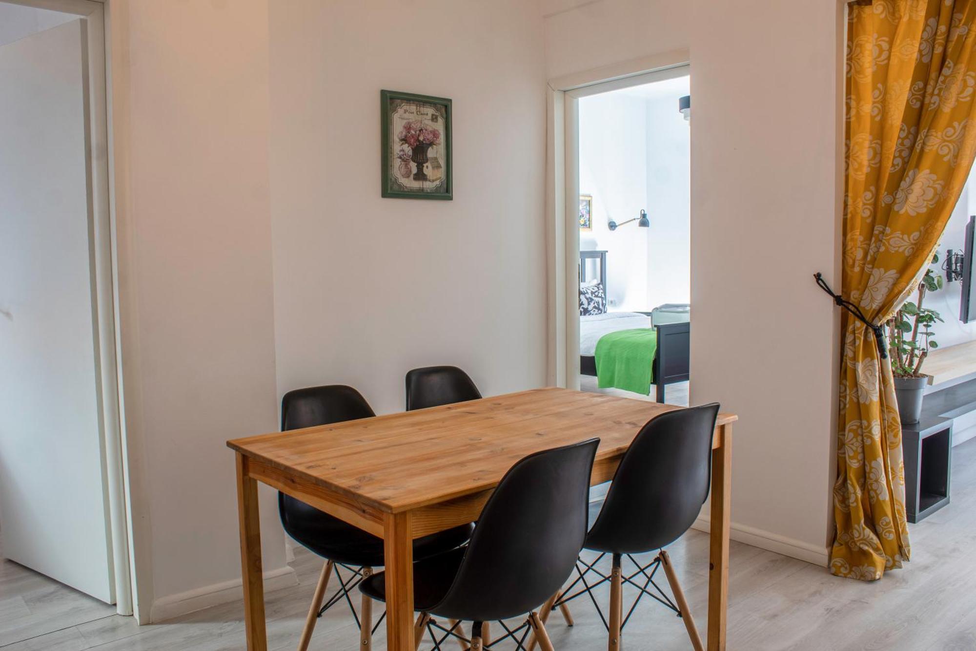 Domus Old Town Retreat Cozy & Central Bukares Bagian luar foto