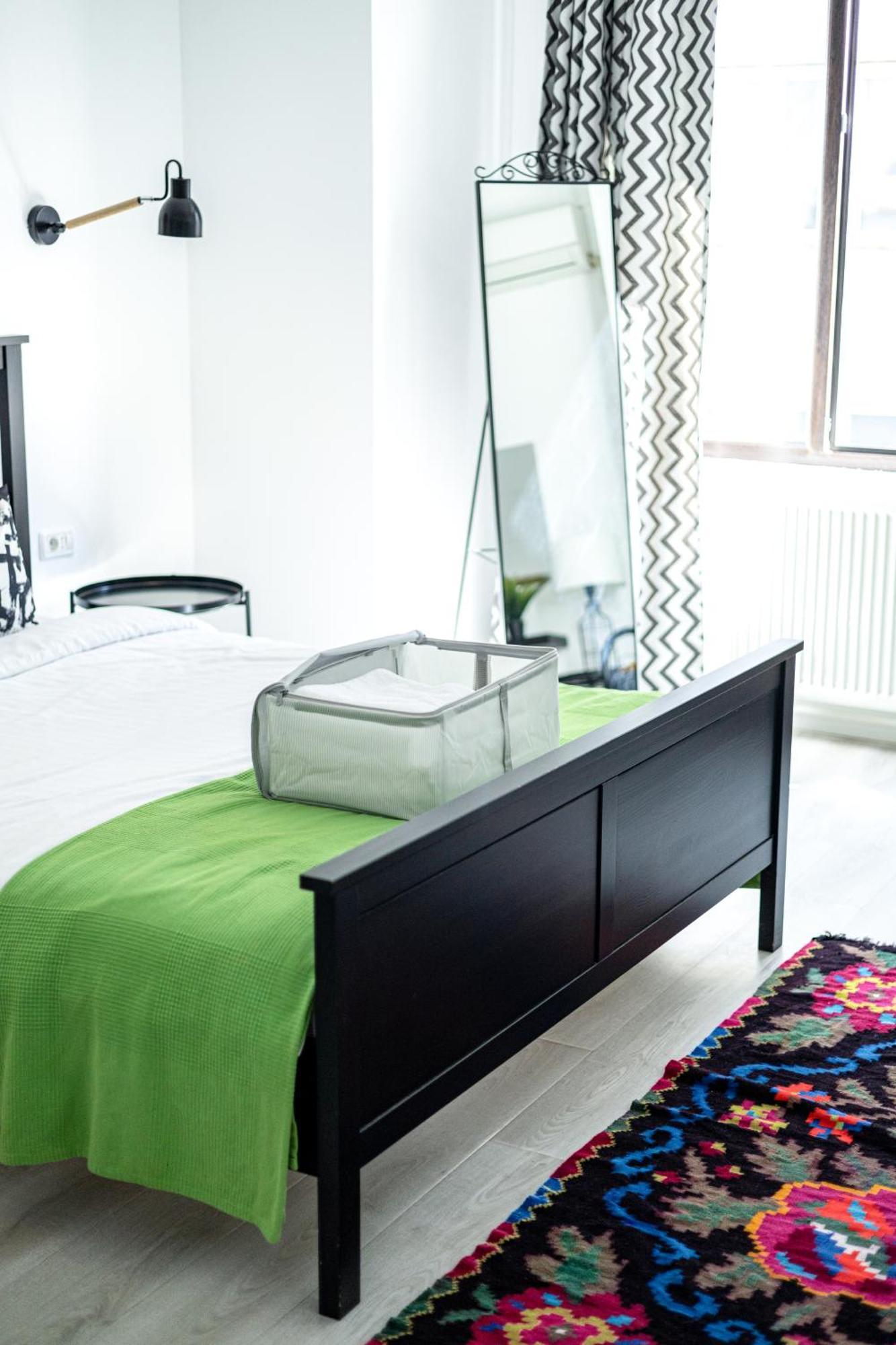 Domus Old Town Retreat Cozy & Central Bukares Bagian luar foto